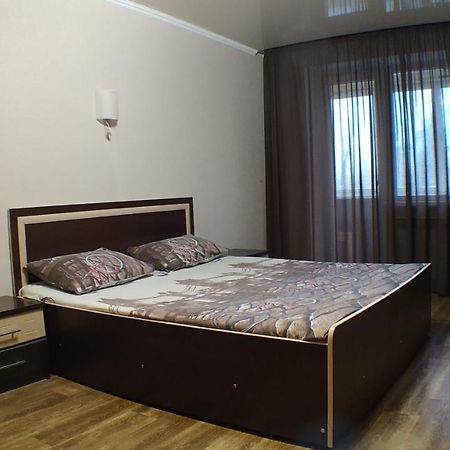 Апартаменты В Центре Металлургов 27 Kr Apartments Krivoy Rog Bagian luar foto